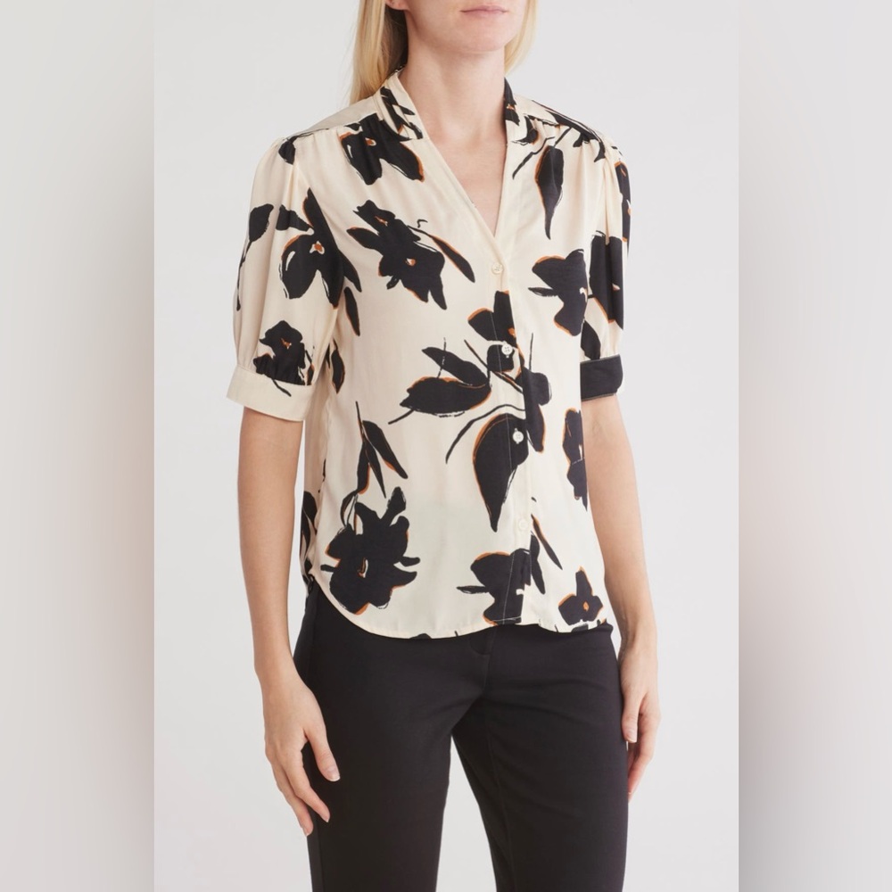 T Tahari 
Short Sleeve Airflow Blouse Magnified Painted Floral sz L